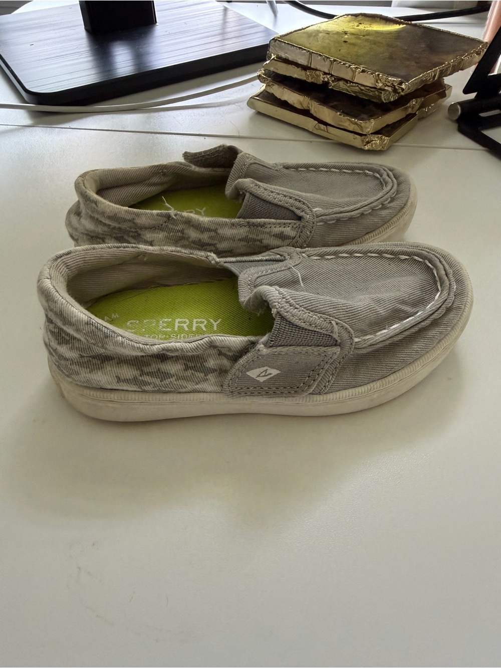 Toddler shark Sperry size 7
